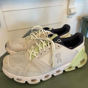 On Cloudflyer Women’s Size 8 White Mint Green